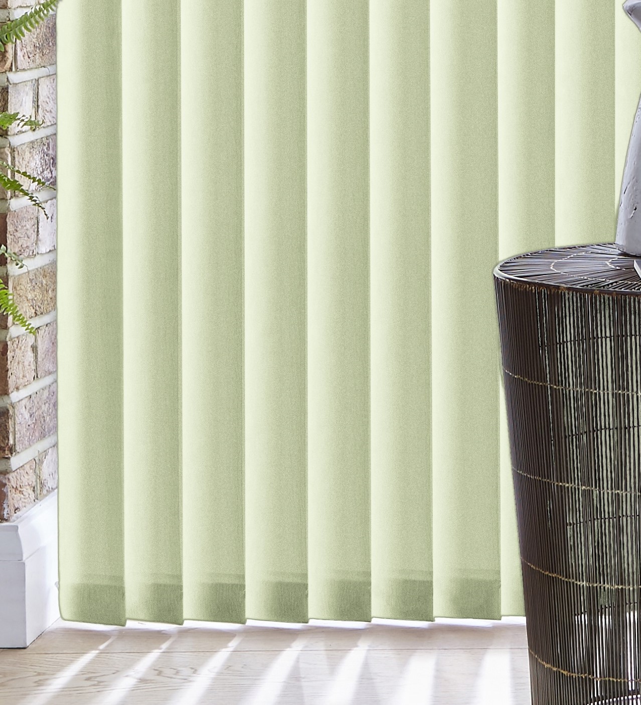 ARENA-2024-POLARIS BLACKOUT PEAR-VERTICAL BLINDS-LIVING-01 SQ.jpg