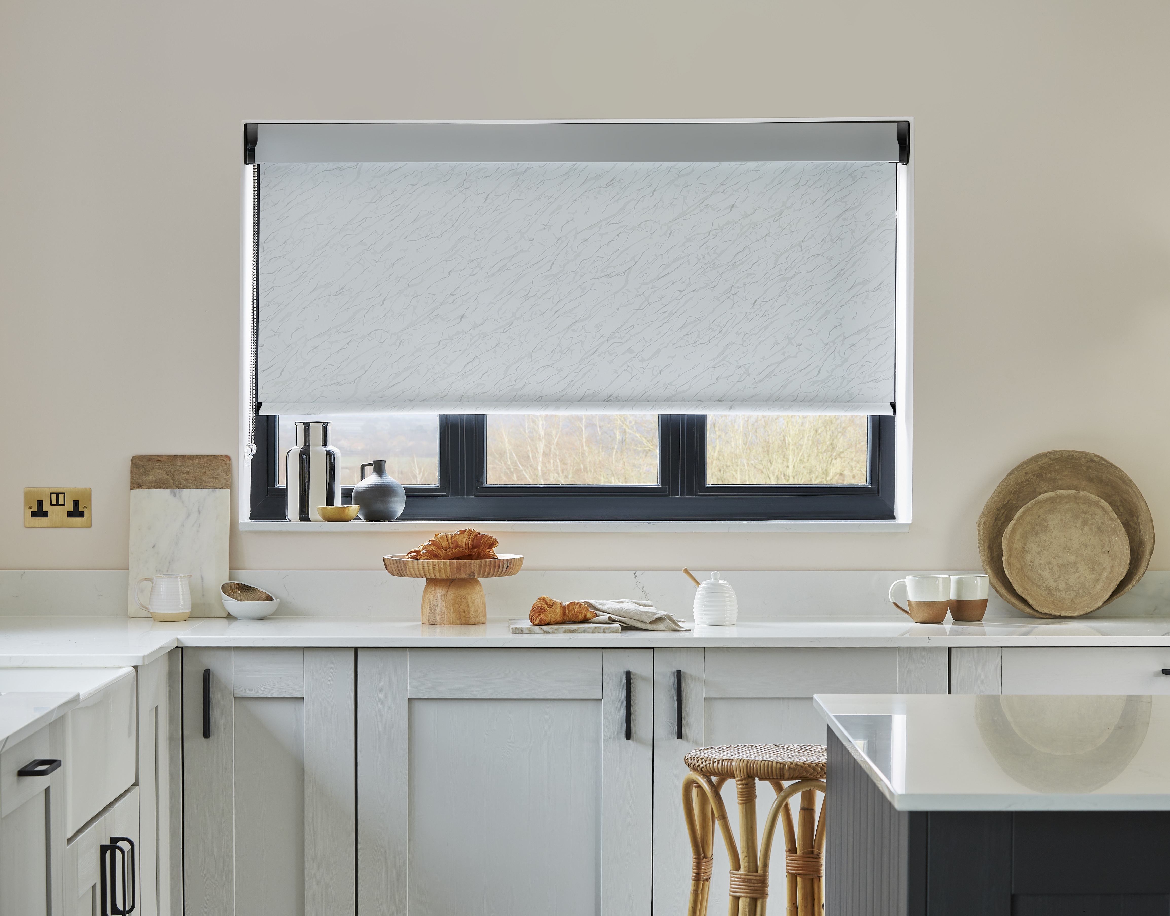 ARENA_24_ROLLER_BLIND_STELLA_IVORY-LANDSCAPE-193.jpg