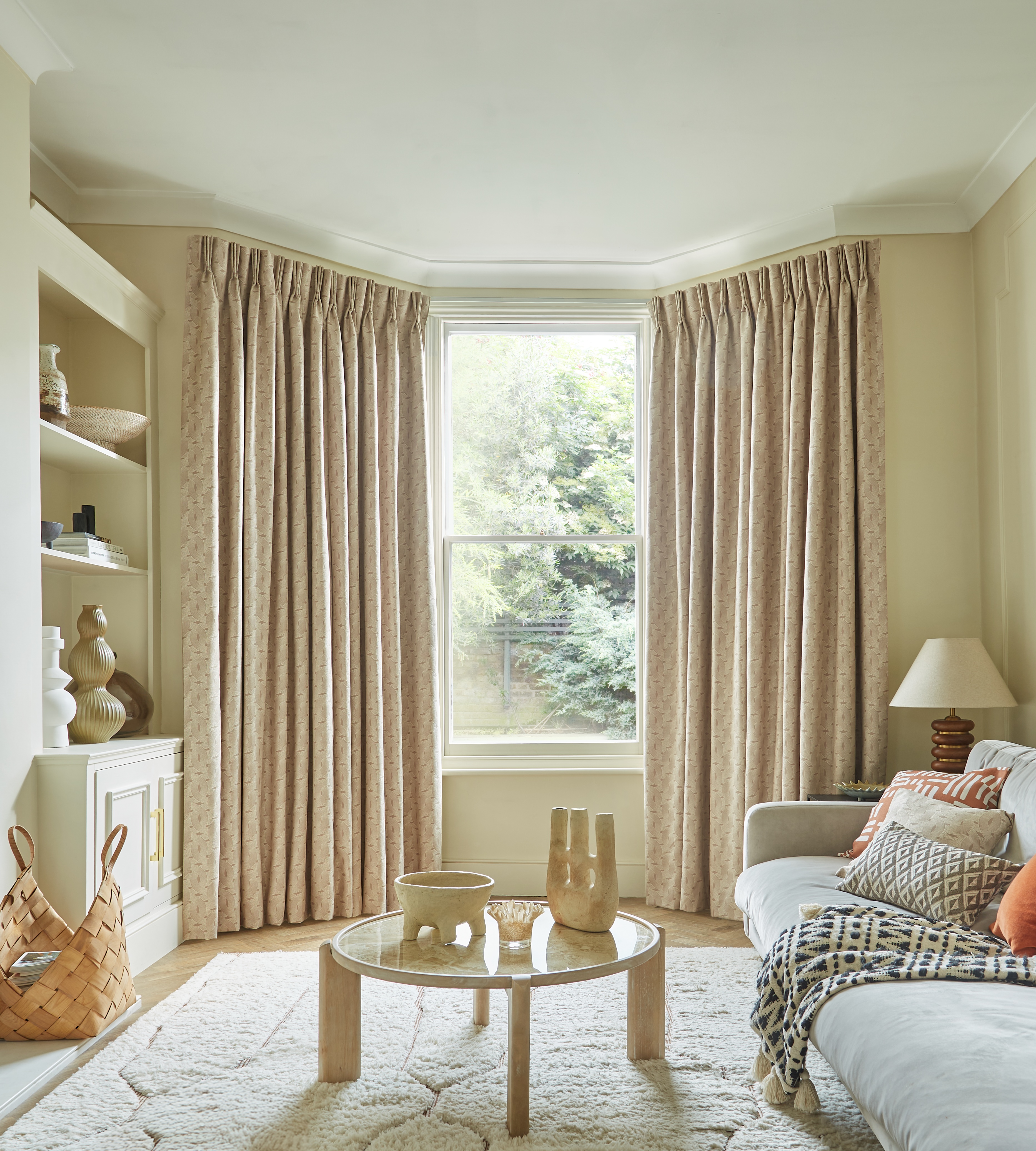 ARENA_24_CURTAIN-TWISTED-TAUPE-PORTRAIT-01.jpg